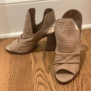 Gianni Bini block heel peep toe